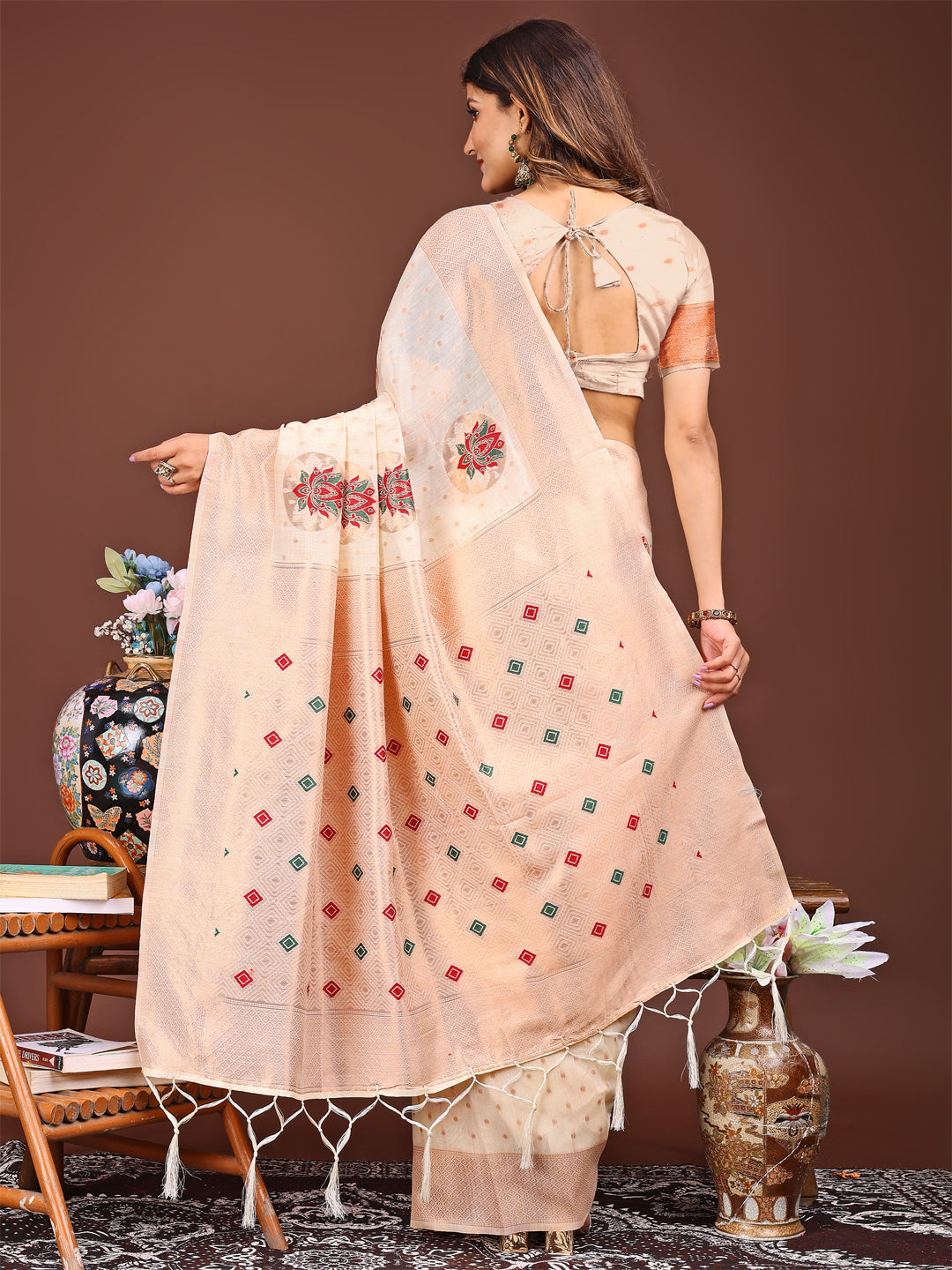 Astita Elegant Cream Woven Work Saree – A Whiff of Tradition Wrapped in Grace