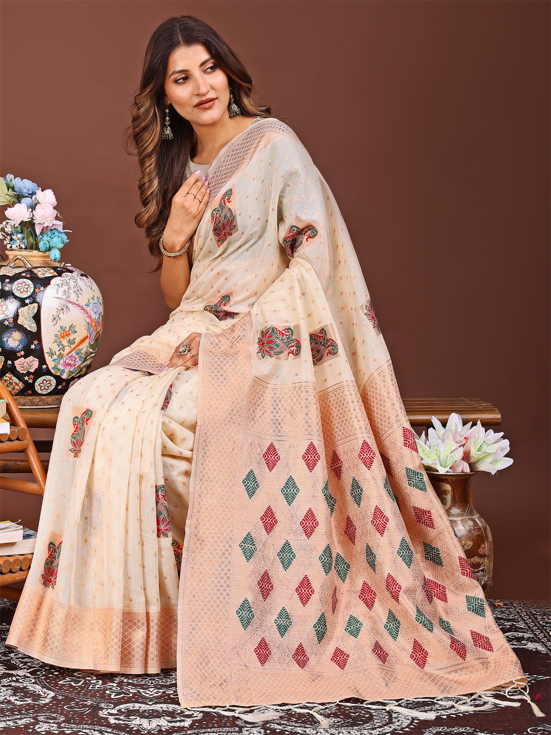 Astita White Jaquard Saree with Tassels – Radiate Soft Elegance and Timeless Beauty
