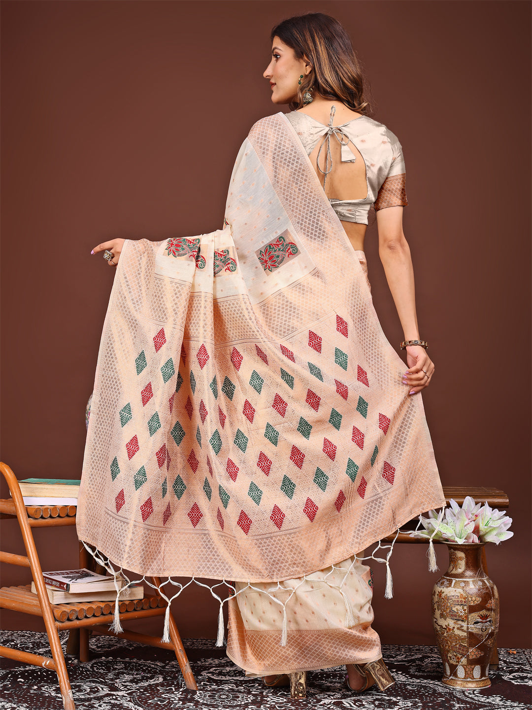 Astita White Jaquard Saree with Tassels – Radiate Soft Elegance and Timeless Beauty