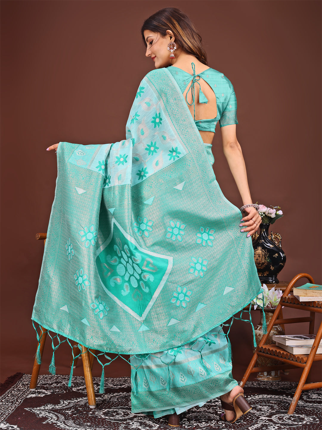 Astita Elegant Sea Green Linen Cotton Patola Saree – A Refreshing Harmony of Culture and Comfort