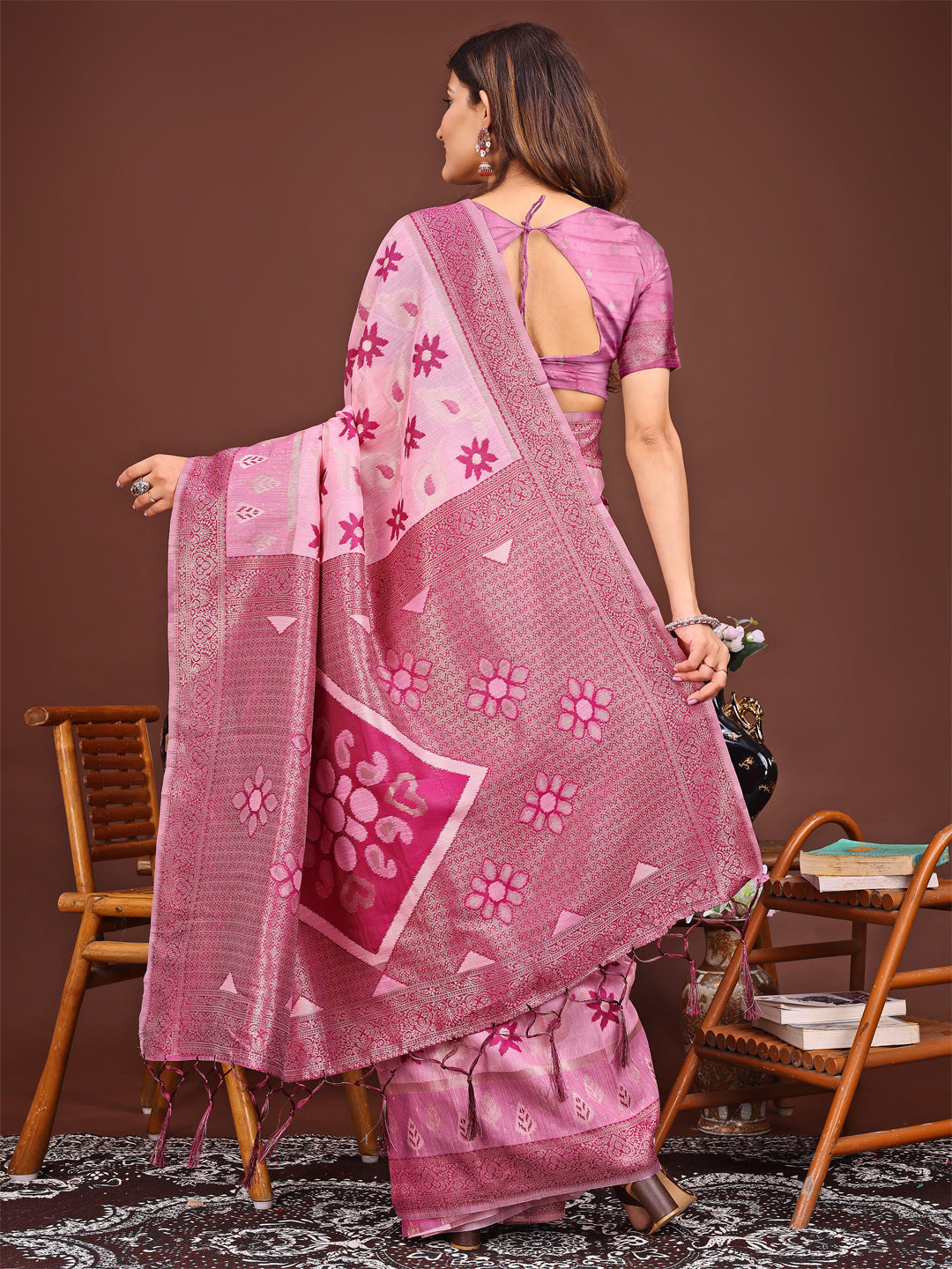 Astita Elegant Pink Linen Cotton Patola Saree – A Refreshing Harmony of Culture and Comfort