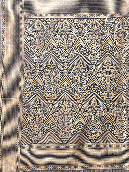 Astita Elegant Grey and Gold Silk Saree – Graceful Artistry with Contemporary Charm