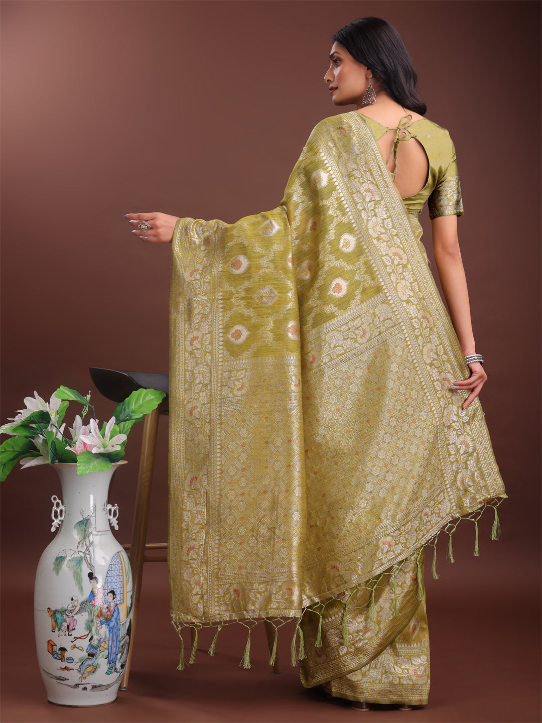 Astita Elegant Mustrad Linen Cotton Saree with Silver Zari – Perfect Blend of Comfort & Charm