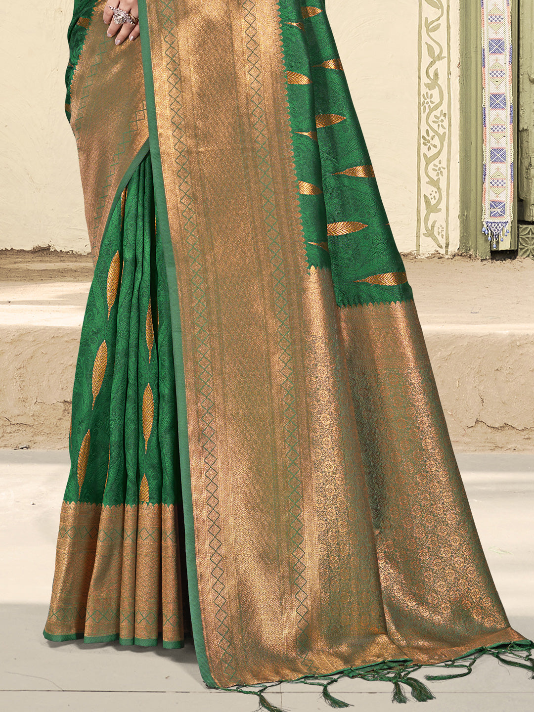 Astita Green Linen Cotton Saree with Golden Zari Leaf Woven Design & Rich Pallu – Festive Wear | Office Look | Soft Drape