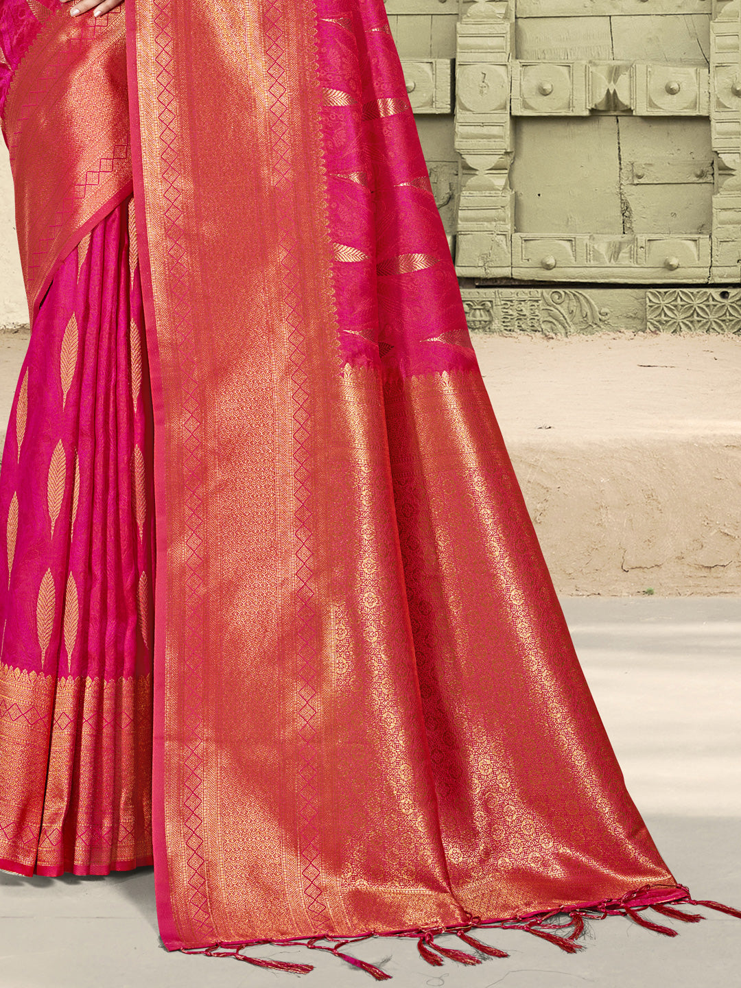 Astita Pink Linen Cotton Saree with Golden Zari Leaf Woven Design & Rich Pallu – Festive Wear | Office Look | Soft Drape
