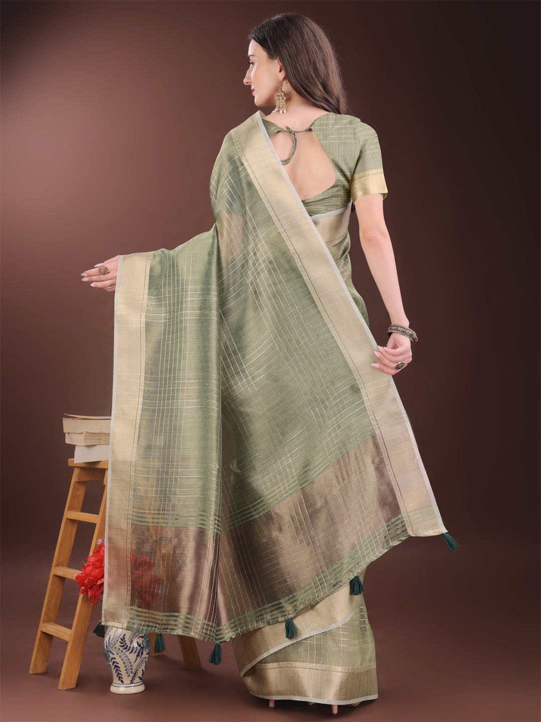 Astita Green Organza Saree with Gold Checked Design – Elegant & Classy Traditional Wear for Formal & Festive Occasions